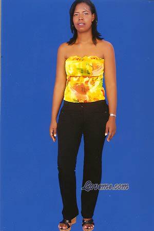 111832 - Zeny Luz Age: 46 - Colombia